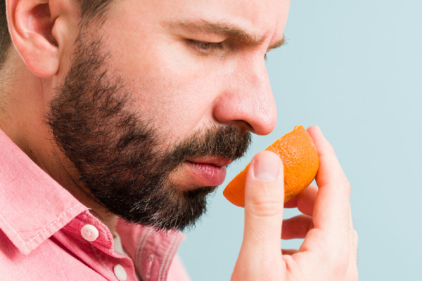 باحثون: ضعف حاسة الشم يؤدي إلى التنبؤ بأكثر من 130 مرضًا